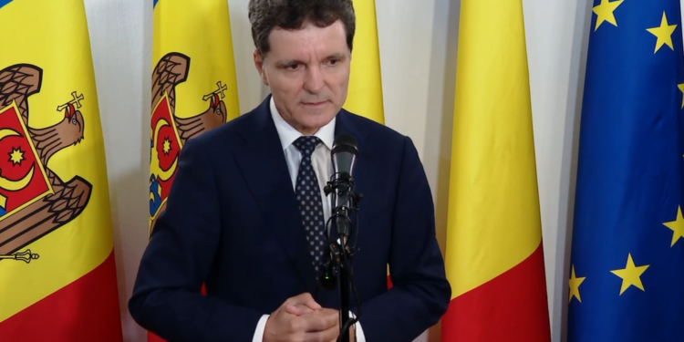 video-de-la-chisinau,-vizibil-crispat,-nicusor-dan-l-a-aparat-pe-generalul-pahontu:-nu-a-participat-la-reprimarea-de-la-revolutie-si-nu-e-nicio-problema-ca-nu-a-depus-18-ani-declaratie-pe-proprie-raspundere-–-hotnews.ro