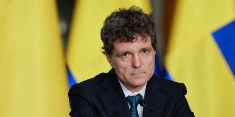 daca-domnul-pahontu-nu-este-in-aceasta-situatie,-cum-a-spus-nicusor-dan,-de-ce-seful-spp-nu-si-a-depus,-de-18-ani,-declaratia-ca-nu-a-facut-politie-politica?-–-hotnews.ro
