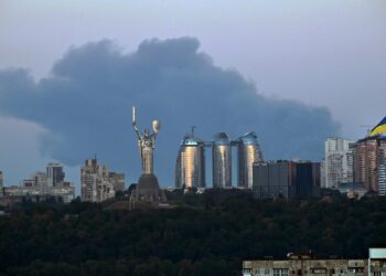 rusia-a-lansat-valuri-de-drone-asupra-kievului-in-plina-zi-–-hotnews.ro