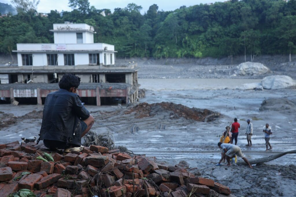 inundatiile-din-himalaya:-trauma-va-fi-enorma-/-la-cat-a-crescut-bilantul-victimelor-–-hotnews.ro