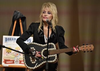 cel-mai-mare-aeroport-dintr-un-stat-american-ar-putea-primi-numele-lui-dolly-parton-–-hotnews.ro