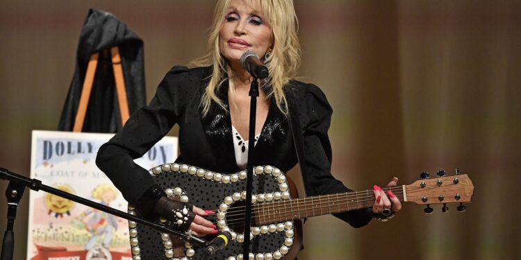 cel-mai-mare-aeroport-dintr-un-stat-american-ar-putea-primi-numele-lui-dolly-parton-–-hotnews.ro