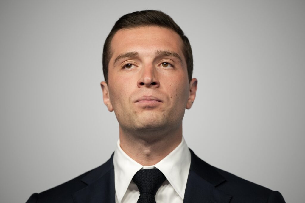 tensiuni-intre-extrema-dreapta-si-stanga-radicala-in-debutul-campaniei-electorale-din-franta:-ameninta-pacea-civila-–-hotnews.ro
