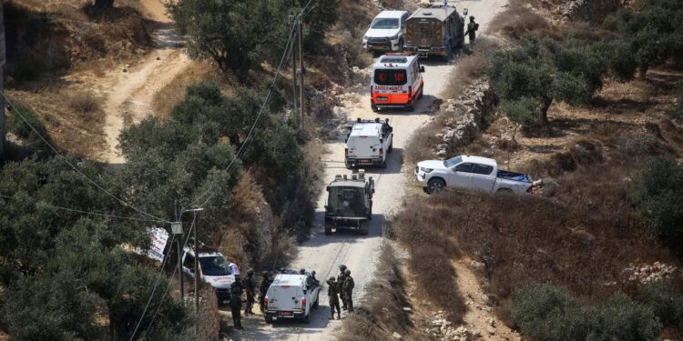 sat-palestinian-atacat-de-colonistii-israelieni-din-cisiordania-localnicii-au-fost-loviti-cu-pietre-–-hotnews.ro
