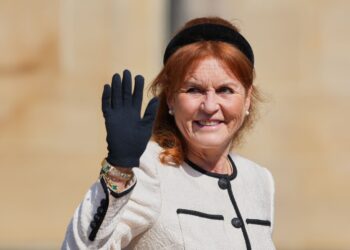 dupa-harry-si-meghan,-si-fergie-se-muta-inapoi-in-marea-britanie-scandalul-care-a-alungat-o-pe-fosta-ducesa-de-york-din-familia-regala-–-hotnews.ro