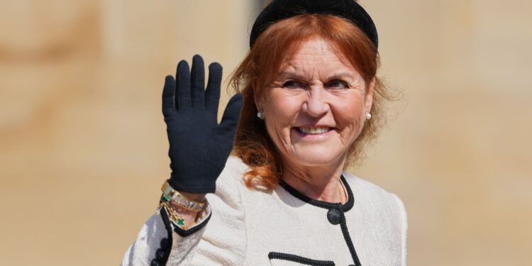 dupa-harry-si-meghan,-si-fergie-se-muta-inapoi-in-marea-britanie-scandalul-care-a-alungat-o-pe-fosta-ducesa-de-york-din-familia-regala-–-hotnews.ro
