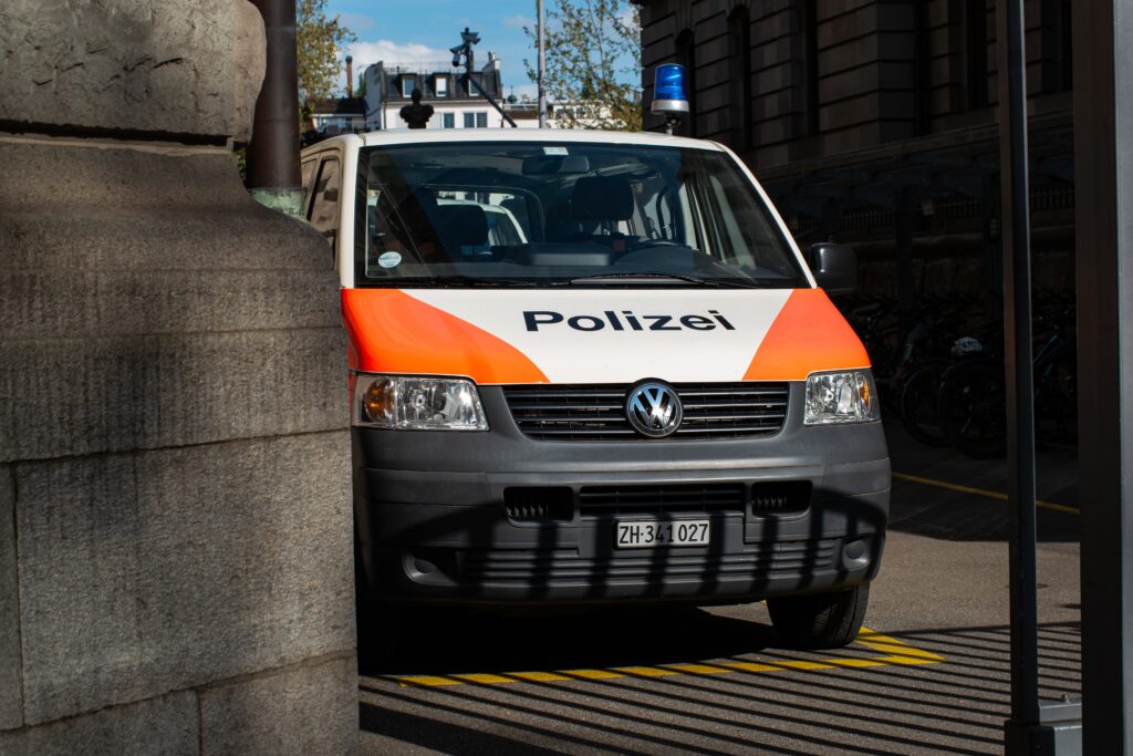 focuri-de-arma-la-un-festival-langa-zurich-interventie-masiva-a-politiei,-care-spune-ca-sunt-mai-multe-victime-–-hotnews.ro