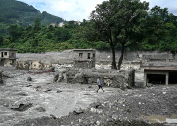 tragedia-din-himalaya:-bilantul-mortilor-a-urcat-la-750,-mii-de-oameni-sunt-dati-disparuti,-inculsiv-sute-de-straini-–-hotnews.ro