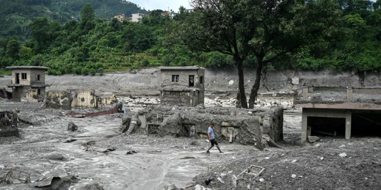 tragedia-din-himalaya:-bilantul-mortilor-a-urcat-la-750,-mii-de-oameni-sunt-dati-disparuti,-inculsiv-sute-de-straini-–-hotnews.ro
