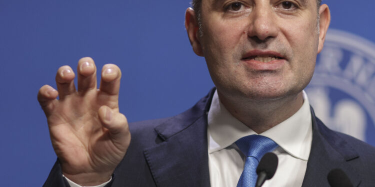 ministrul-finantelor-anunta-un-deficit-bugetar-aproape-la-jumatate-fata-de-anul-trecut-a-coborat-la-2,34%-din-pib,-dar-ce-cost-a-crescut-–-hotnews.ro