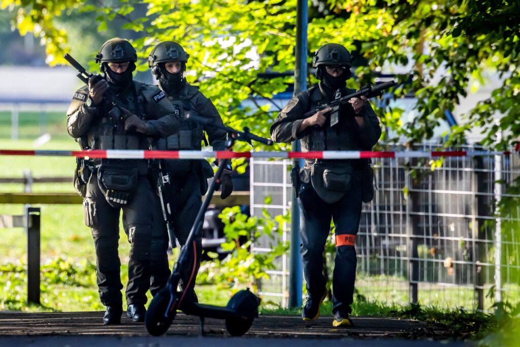 presupusul-atacator-armat-de-la-festivalul-de-muzica-rave-din-elvetia-a-fost-prins-de-politie-–-hotnews.ro