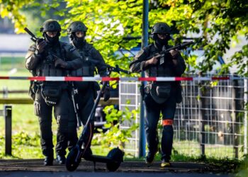 presupusul-atacator-armat-de-la-festivalul-de-muzica-rave-din-elvetia-a-fost-prins-de-politie-–-hotnews.ro