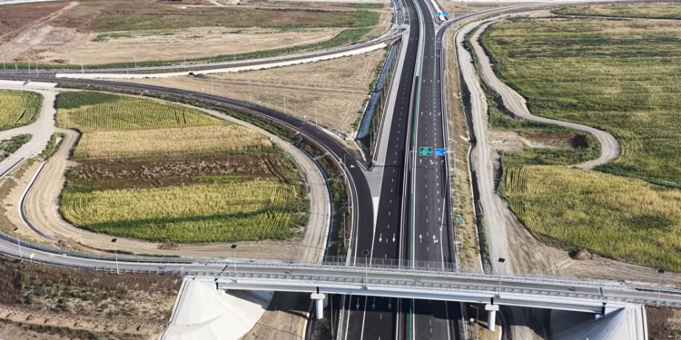 cati-kilometri-de-autostrada-are-romania-acum,-dupa-inagurarea-de-luni-de-pe-autostrada-moldovei-ce-alte-loturi-mai-au-sanse-de-deschidere-in-acest-an-–-hotnews.ro