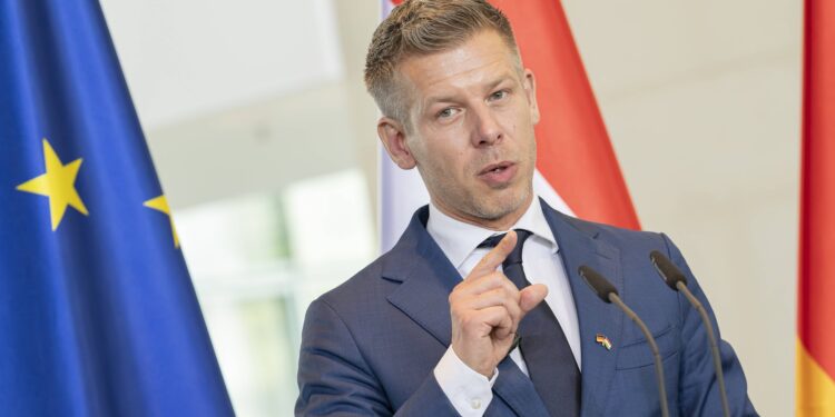 premierul-ungariei-spune-ca-ue-se-confrunta-cu-o-criza-de-leadership:-trebuie-sa-decida-daca-vrea-doar-sa-supravietuiasca-sau-sa-castige-–-hotnews.ro