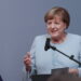 nicusor-dan-o-primeste-pe-angela-merkel-la-palatul-cotroceni.-fostul-cancelar-german-isi-lanseaza-in-romania-volumul-de-memorii