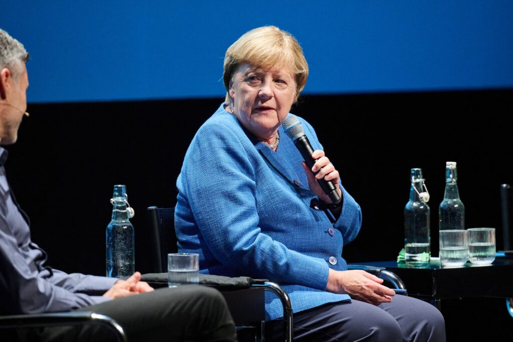 angela-merkel,-mesaj-la-bucuresti-pentru-romani-despre-ce-oameni-spune-ca-e-nevoie-in-noul-guvern:-aveti-cativa-–-hotnews.ro