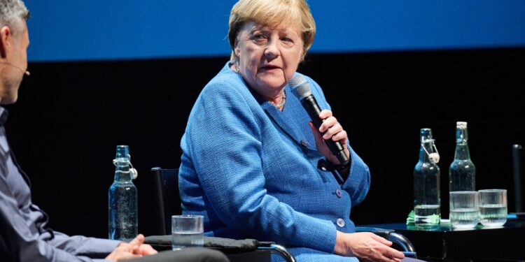 angela-merkel,-mesaj-la-bucuresti-pentru-romani-despre-ce-oameni-spune-ca-e-nevoie-in-noul-guvern:-aveti-cativa-–-hotnews.ro
