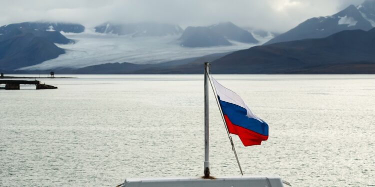 norvegia-sechestreaza-o-nava-ruseasca-la-cererea-ucrainei-unde-era-ancorat-vasul-de-croaziera-si-cercetare-professor-molchanov-–-hotnews.ro