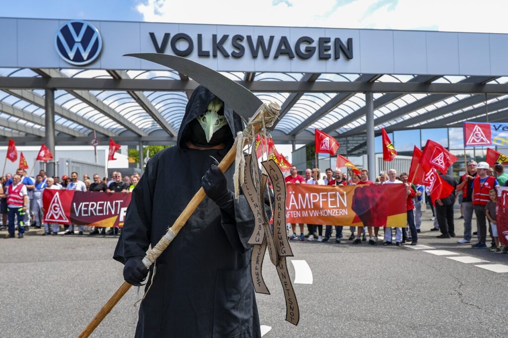 planul-pentru-viitor-al-volkswagen,-aprobat-50000-de-locuri-de-munca-risca-sa-fie-taiate-–-hotnews.ro