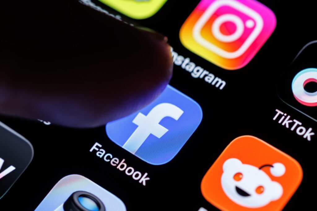 deznodamantul-unui-proces-istoric-va-schimba-feed-urile-de-pe-facebook-si-instagram-pentru-adolescenti-cum-iese-meta-castigatoare,-desi-a-acceptat-sa-plateasca-o-suma-uriasa-–-hotnews.ro
