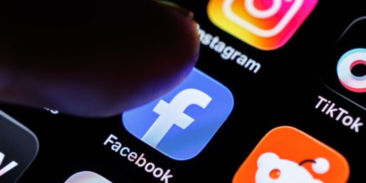 deznodamantul-unui-proces-istoric-va-schimba-feed-urile-de-pe-facebook-si-instagram-pentru-adolescenti-cum-iese-meta-castigatoare,-desi-a-acceptat-sa-plateasca-o-suma-uriasa-–-hotnews.ro