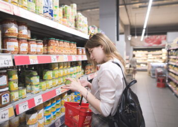 dupa-ani-de-consum-pe-datorie,-nota-de-plata-ajunge-la-retail:-vanzarile-scad-cu-aproape-6%-–-hotnews.ro