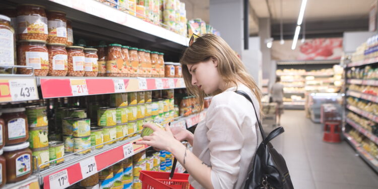 dupa-ani-de-consum-pe-datorie,-nota-de-plata-ajunge-la-retail:-vanzarile-scad-cu-aproape-6%-–-hotnews.ro