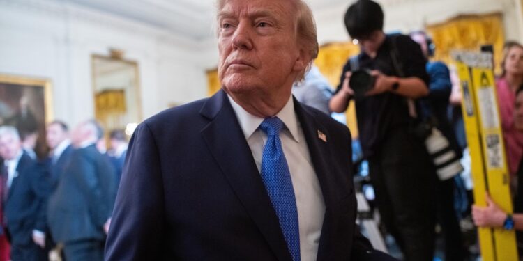 casa-alba-a-lansat-o-serie-de-jocuri-inspirate-de-politicile-lui-trump:-ridica-zidul-deporteaza-alimenteaza-un-cont-trump-–-hotnews.ro