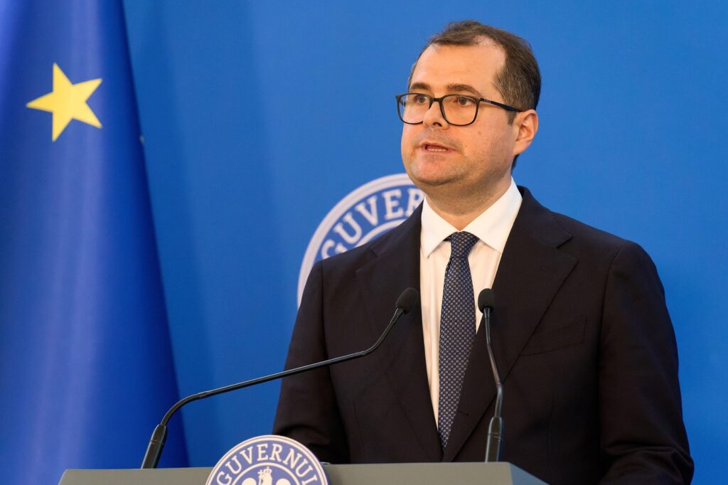 cum-a-incercat-premierul-republicii-moldova-sa-vanda-tigari-in-olanda-cand-era-student-amarat-–-hotnews.ro