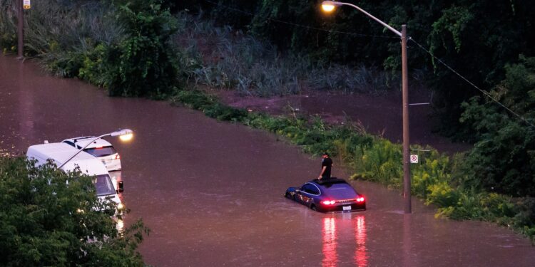 furtuna-secolului-inundatii-majore-au-paralizat-orasul-toronto-–-hotnews.ro