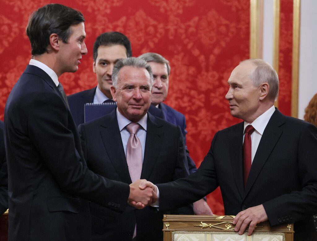 cum-a-descris-putin-situatia-din-ucraina,-la-intalnirea-cu-trimisii-lui-trump-presedintele-rusiei-l-a-laudat-pe-omologul-american-–-hotnews.ro