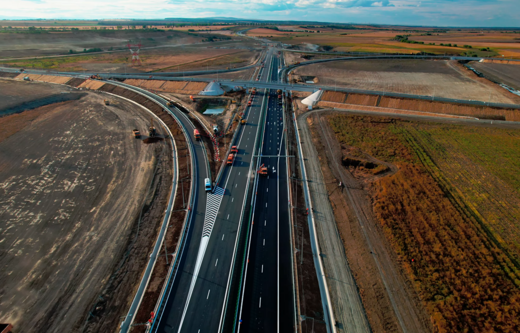 video-o-noua-inaugurare-importanta-pe-autostrada-moldovei-a7-circulatia-a-fost-deschisa-sambata-seara-–-hotnews.ro
