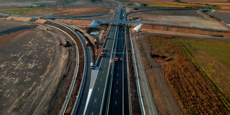 video-o-noua-inaugurare-importanta-pe-autostrada-moldovei-a7-circulatia-a-fost-deschisa-sambata-seara-–-hotnews.ro