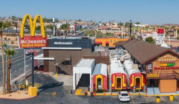 unul-dintre-cele-mai-neobisnuite-restaurante-mcdonald’s-din-lume-a-fost-construit-in-patru-vagoane-de-tren