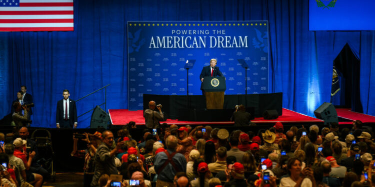 americanii-se-indeparteaza-de-trump:-democratii-isi-maresc-avantajul-inaintea-alegerilor
