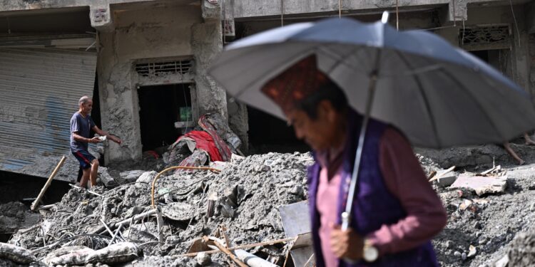 crezuta-moarta-de-familia-care-incepuse-deja-sa-poarte-doliu,-o-femeie-din-nepal-a-fost-salvata-in-mod-miraculos-la-zece-zile-de-la-inundatii-–-hotnews.ro
