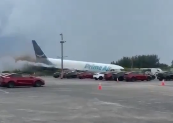 un-avion-al-amazon-a-iesit-de-pe-pista-aeroportului-din-miami-si-a-lovit-mai-multe-masini-cel-putin-cinci-morti-–-hotnews.ro