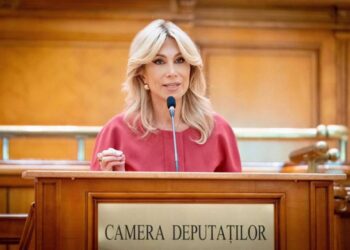raluca-turcan-cere-masuri-pentru-copii:-telefoane-interzise-si-jocuri-de-noroc-de-la-21-de-ani