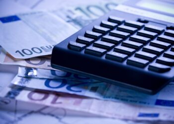singurul-lucru-care-a-tinut-economia-pe-linia-de-plutire-au-fost-banii-europeni-bancile-isi-refac-calculele-si-se-pregatesc-de-recesiune-–-hotnews.ro