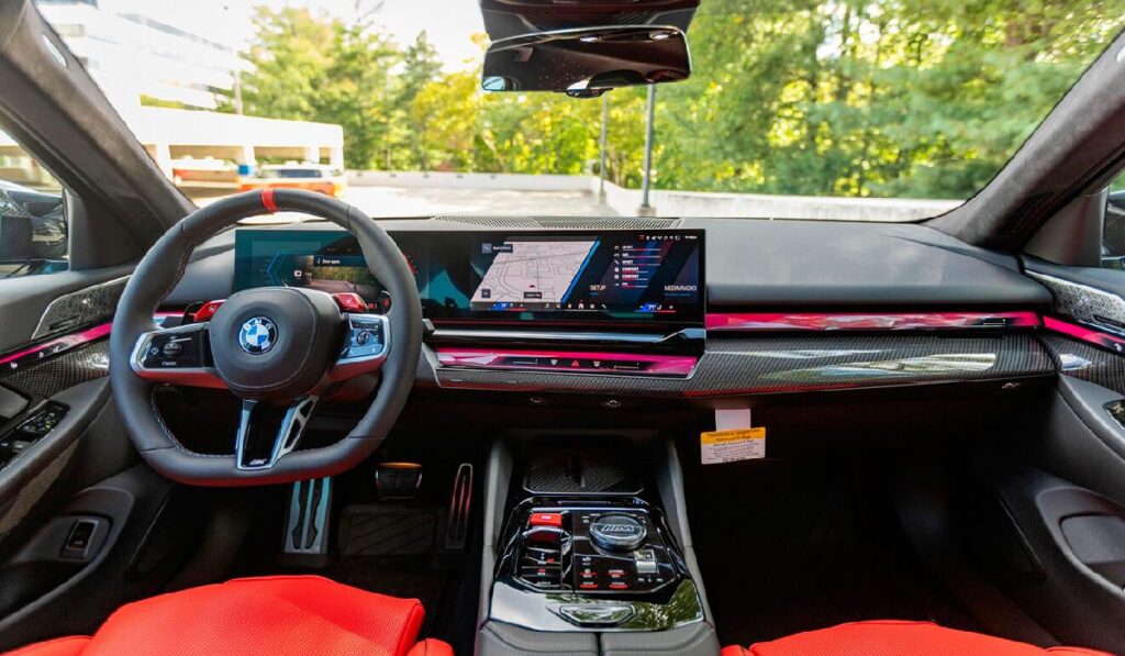 de-ce-vinde-un-sofer-de-noul-sau-bmw-m5-de-peste-700-cp-dupa-doar-300-km,-chiar-daca-pierde-16.000-de-euro