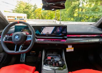 de-ce-vinde-un-sofer-de-noul-sau-bmw-m5-de-peste-700-cp-dupa-doar-300-km,-chiar-daca-pierde-16.000-de-euro