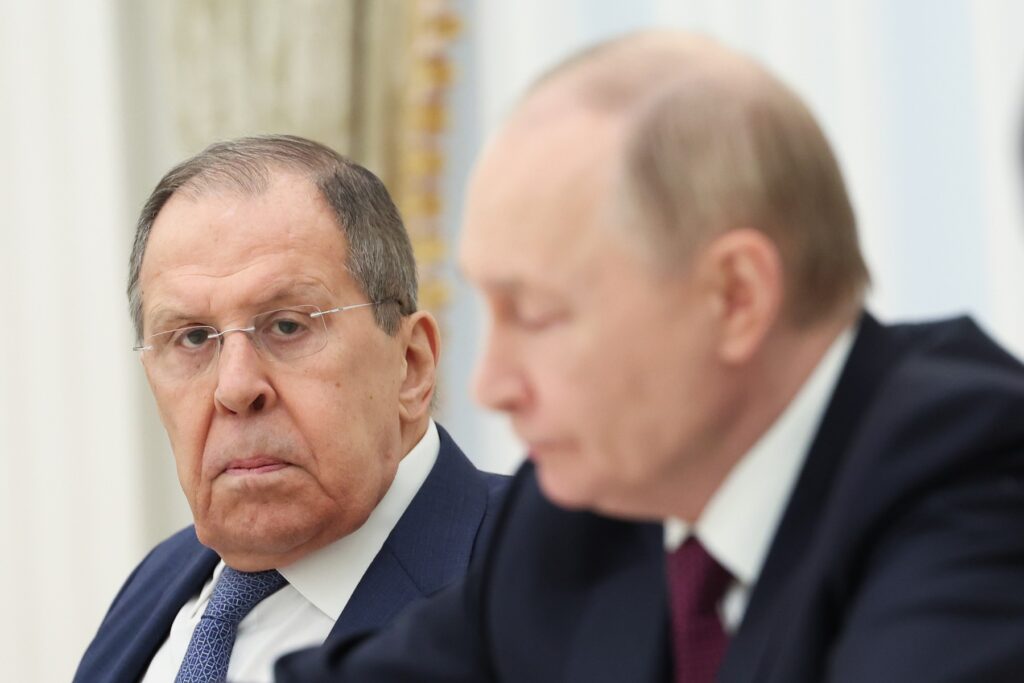 rusia-spune-ca-e-deschisa-negocierilor-de-pace,-dar-nu-vede-necesara-incetarea-focului-lupte-si-diplomatie-in-paralel-si-simultan-–-hotnews.ro