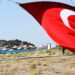 un-turist-a-fost-arestat-in-alanya-dupa-ce-a-scuipat-pe-steagul-turciei-–-hotnews.ro