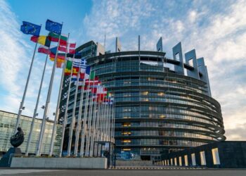 ue-schimba-regulile-pentru-retelele-de-energie:-mai-multe-conexiuni-si-diferente-mai-mici-de-pret-intre-statele-membre