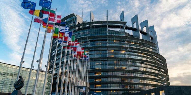 ue-schimba-regulile-pentru-retelele-de-energie:-mai-multe-conexiuni-si-diferente-mai-mici-de-pret-intre-statele-membre