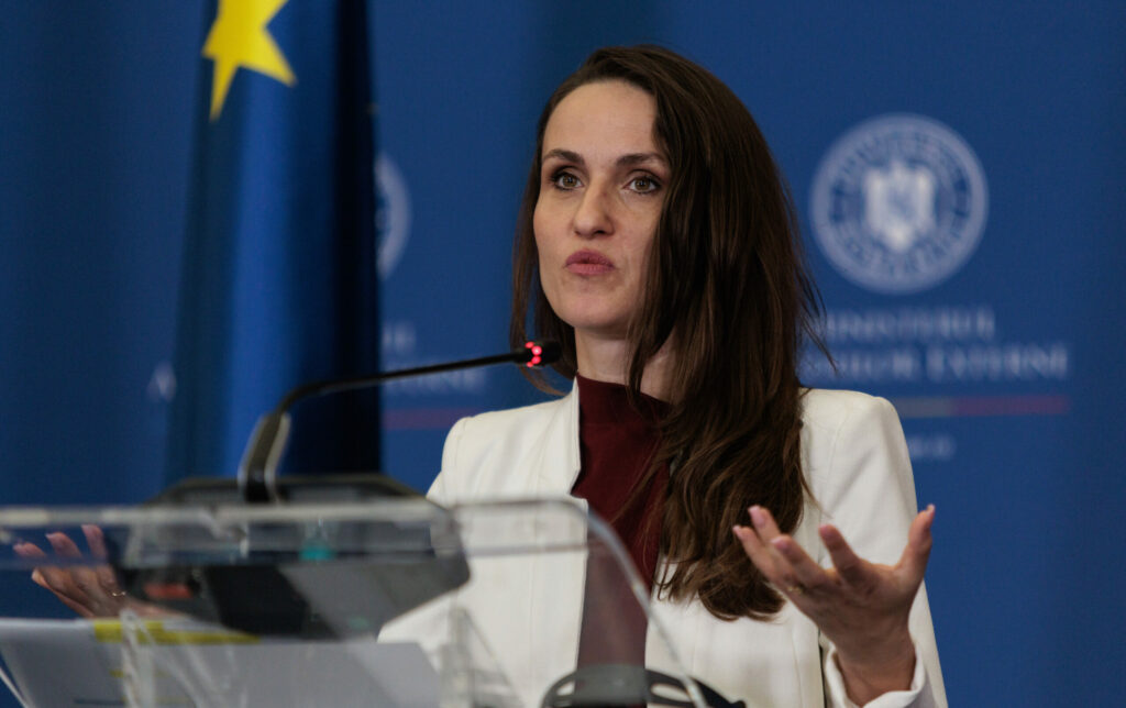 o-noua-generatie-de-diplomati-a-depus-juramantul-la-mae.-oana-toiu:-cel-mai-competitiv-si-complex-proces-de-selectie