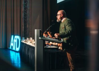 un-deputat-afd,-originar-din-timisoara,-explica-ce-vrea-partidul-de-la-imigranti.-este-unul-dintre-principalii-strategi-ai-formatiunii-politice