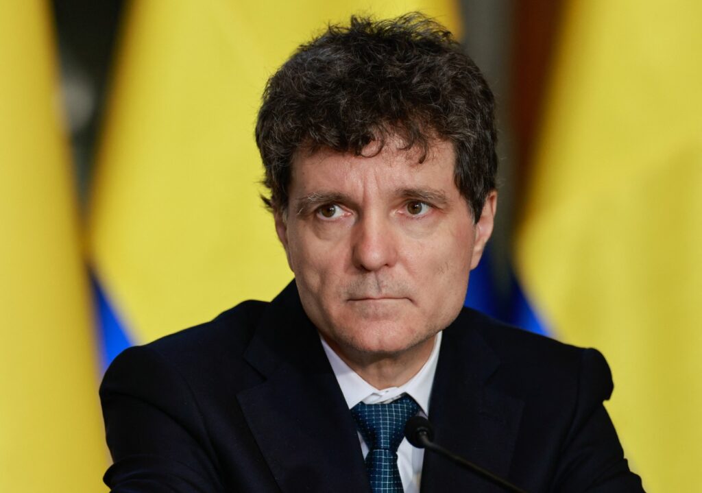sociolog:-nicusor-dan-e-primul-presedinte-aparat-de-parlament,-dar-pe-care-poporul-l-ar-demite-de-obicei-era-invers-–-hotnews.ro