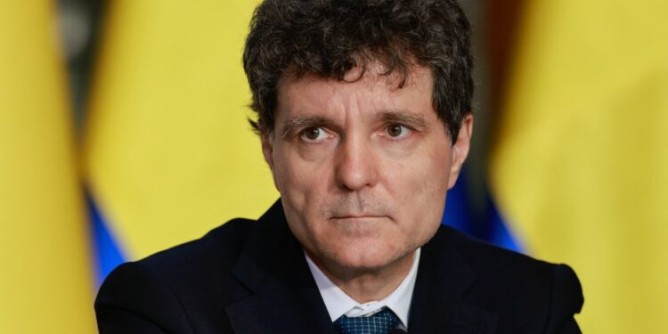 sociolog:-nicusor-dan-e-primul-presedinte-aparat-de-parlament,-dar-pe-care-poporul-l-ar-demite-de-obicei-era-invers-–-hotnews.ro