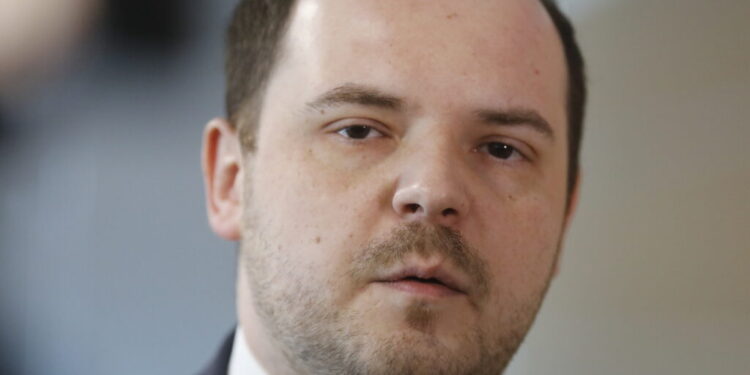 alexandru-rogobete,-avertisment-dur:-o-sa-se-moara-in-spitale-daca-sectiile-de-urgenta-raman-fara-materiale